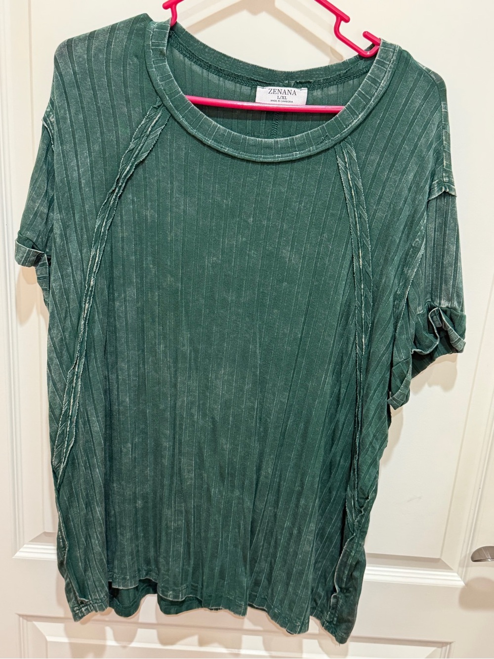 2 Boutique Tops- Zenana Short Sleeve Green & Black- size L/XL - Picture 2 of 15